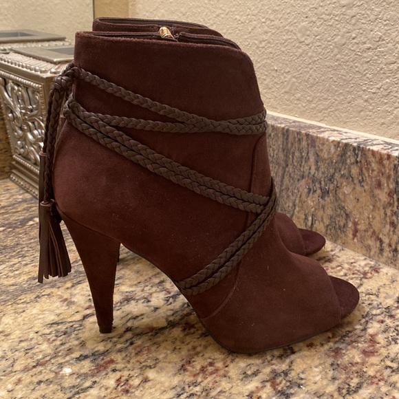 Vince Camuto booties - Picture 4 of 8